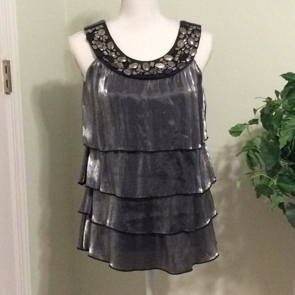 ❤️JAPIUR..EUC GRAY shimmering sleeveless tiered blouse